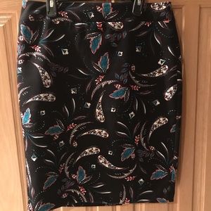 Ann Taylor skirt, Size 6, Like-New.